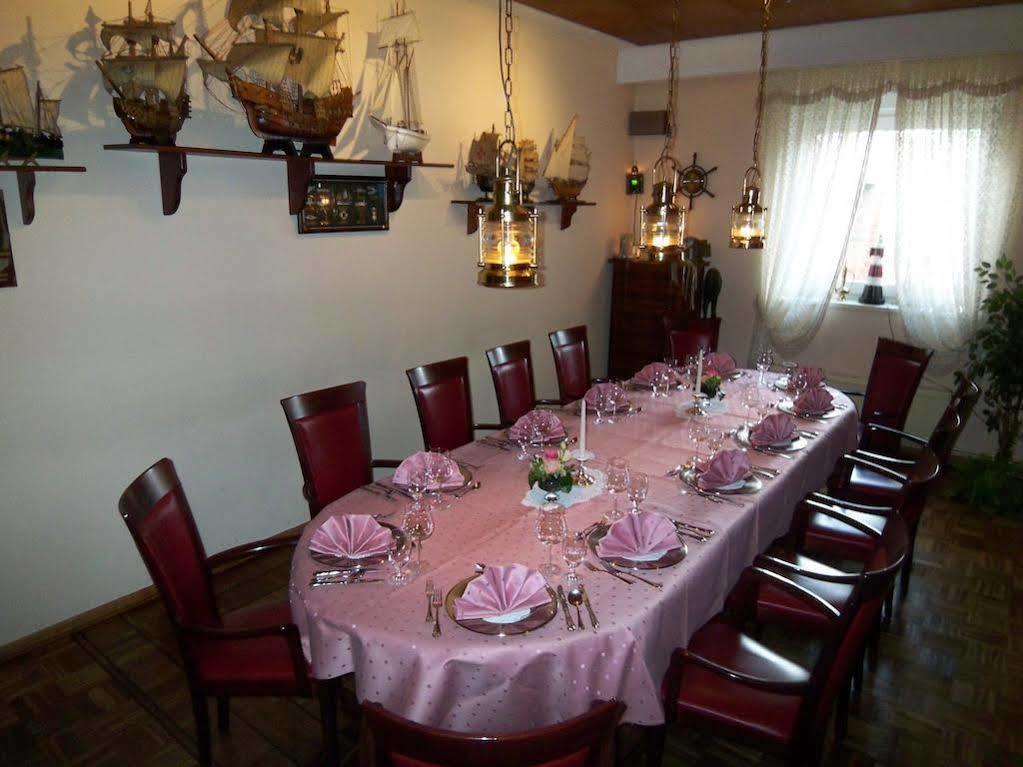 Hotel-Restaurant Vier Linden Stade Buitenkant foto