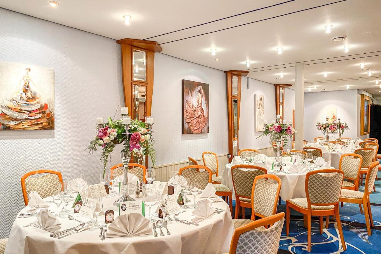 Hotel-Restaurant Vier Linden Stade Buitenkant foto
